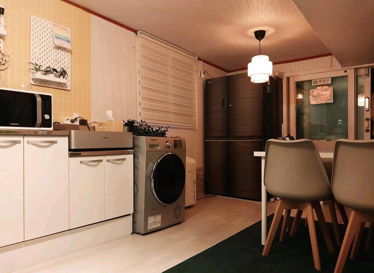 Apartment Hongik Univ 2room 4bed 1bedper1person *